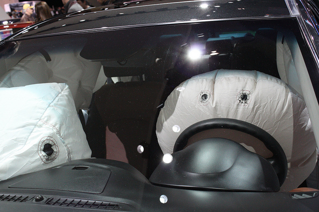 Машины отзывают из-за из-за проблем с подушками безопасности 