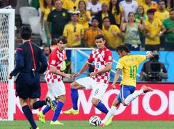 Сан-Паулу. Бразилия - Хорватия - 3:1. 29-я минута. Неймар (№10) сравнивает счет