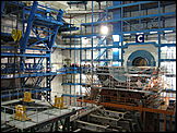 Подземный зал, в котором смонтирован детектор ATLAS. Фотография октября 2004 