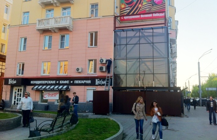 Пристройку для коворкинга в Барнауле на пр. Ленина строят без разрешения