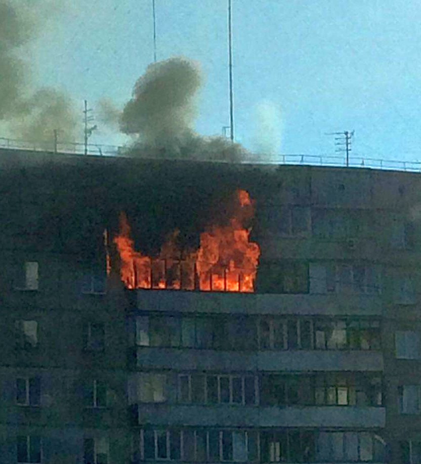 Вценте Барнаула бушует пожар