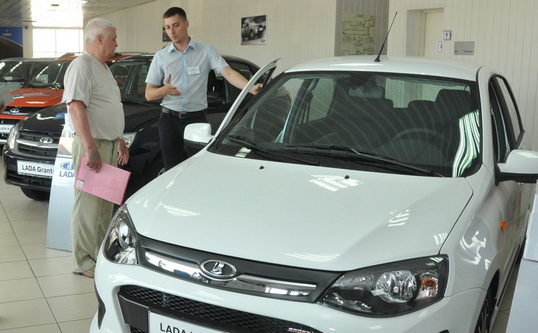 Продажи АвтоВАЗа в июне упали на 12,3%
