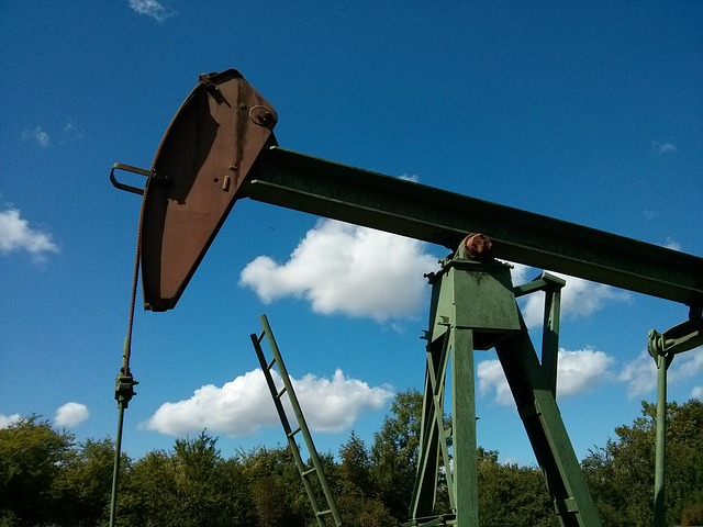 Нефть упала ниже $60 за баррель впервые с апреля