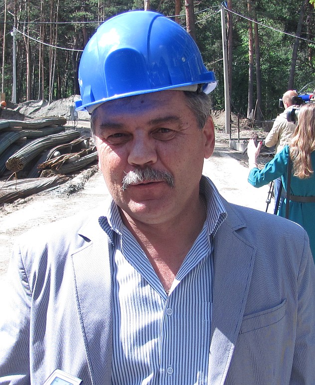 Начальник строительства Минаков В.П. комментирует ход работ