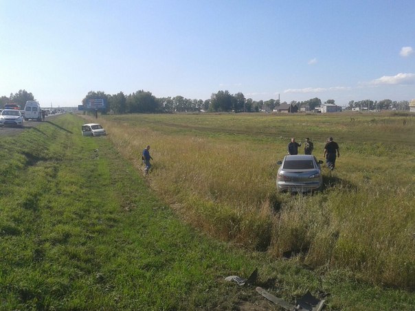Грузовик и Honda Mobilio столкнулись на алтайской трассе М-52