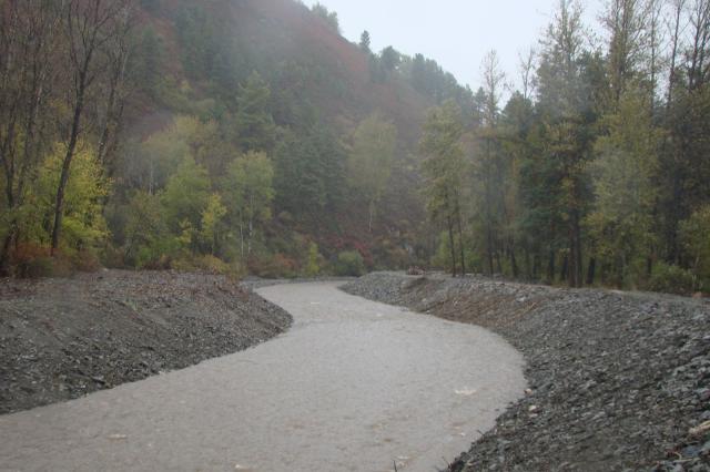 Работы по расчистке русла реки Камена продолжаются в селе Алтайское