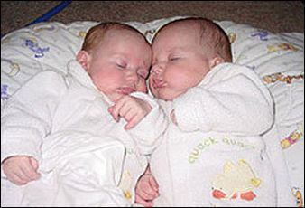 В курских семьях в этом году родились 190 двойняшек