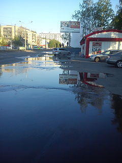 Обрушение перекрытия тепловой камеры стало причиной пятиметрового фонтана в центре Барнаула