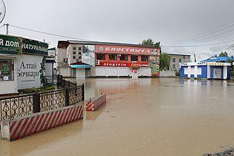 Наводнение на Алтае: пострадавших от паводка доставляют в больницы с переохлаждением