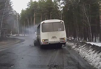 В интернете появилось видео лобового ДТП с автобусом в Бийске