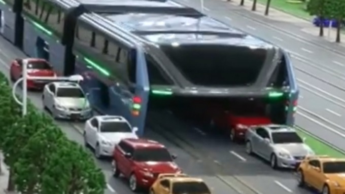 Китайцы удачно испытали автобус будущего