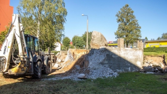 Власти Латвии не пожалели €8000 на снос советского монумента