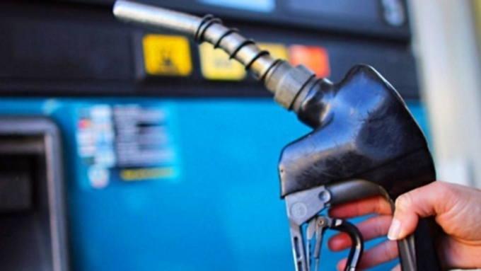 Красноярские владельцы автомобилей отмечают падение цен на бензин
