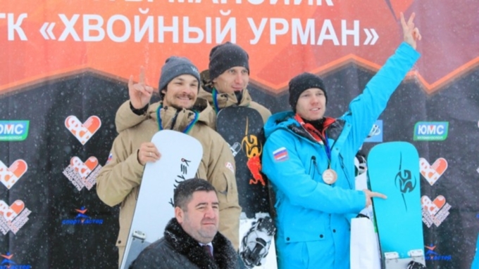 Заварзина и Соболев выиграли параллельный слалом на этапе КР в Ханты-Мансийске