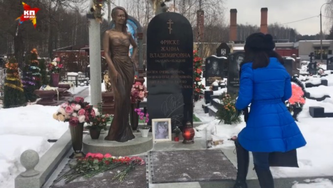 Жанне Фриске установили памятник спустя 1,5 года после смерти певицы