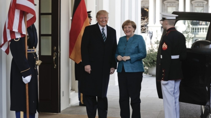 Меркель на встрече с Трампом призвала улучшать отношения с Россией
