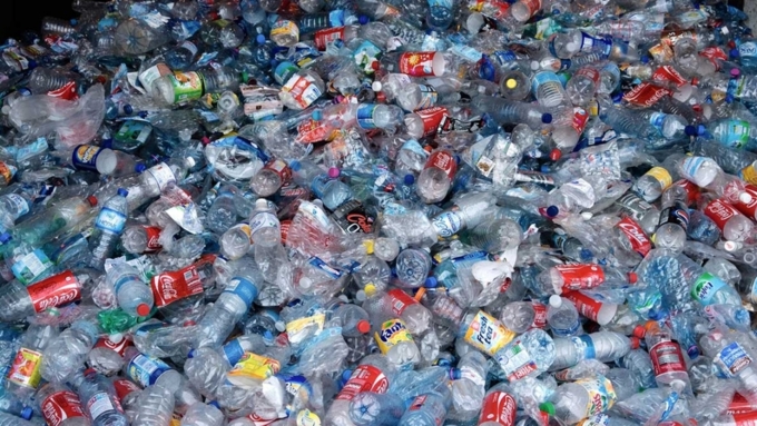 Население Земли утилизировало только два млрд тонн пластиковых отходов из 8-ми
