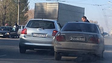 Сразу две аварии создали пробку на проспекте Космонавтов в Барнауле