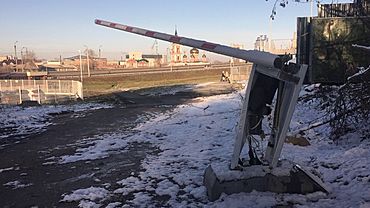 Вандалы сломали шлагбаум на территории Нагорного парка в Барнауле