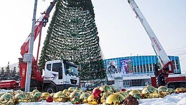 Сити-менеджер Барнаула предложил поставить новогоднюю елку на Старом базаре