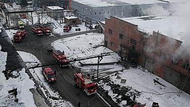 Пожар произошел на шинном заводе в Барнауле
