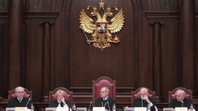 Путин увеличил оклады русским судьям на 4% с 2018 года
