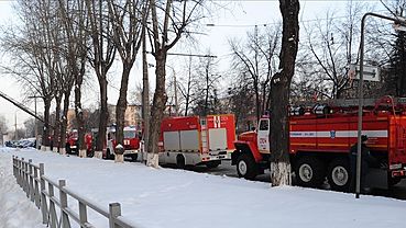 Производственный цех в Барнауле тушили 28 человек 