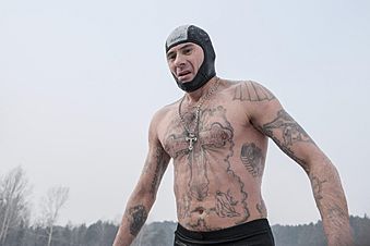 Сквозь лед: моржи Барнаула провели чемпионат в честь защитников Отечества