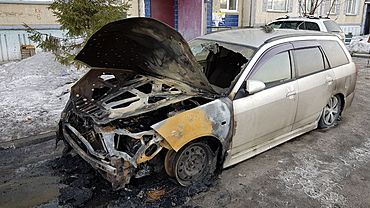 Автомобиль Nissan выгорел в результате ночного пожара в Бийске