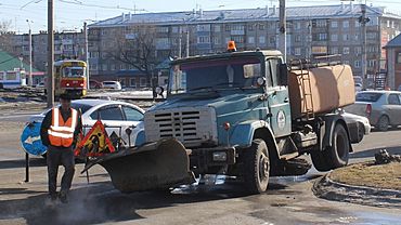 Работы по расчистке ливневок активизировали в Барнауле