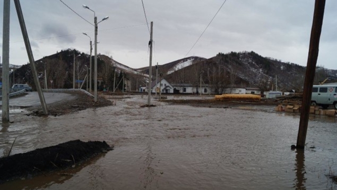 Не менее 340 спасателей в Алтайском крае работают в подтопленных районах