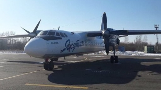 Самолёт с 38 пассажирами сел в Якутии на одном двигателе