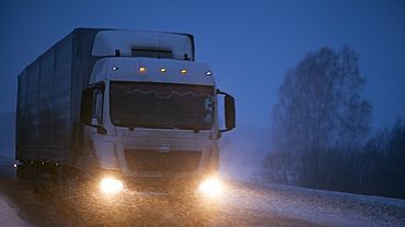 Ограничения на движение грузовиков по трассам Алтая ввели с 1 апреля