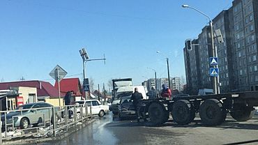 МАЗ и Nissan не поделили дорогу в Барнауле