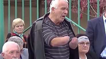 Опубликовано видео, как безрукий инвалид душил полицейского в Нальчике