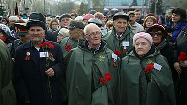 Никто не забыт: как прошло возложение цветов у мемориала Победы в Барнауле