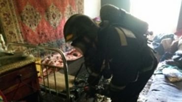 Пожар в многоквартирном доме в Бийске тушили девять человек