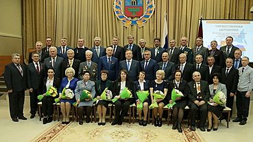 Губернатор Александр Карлин вручил высокие награды жителям Алтая