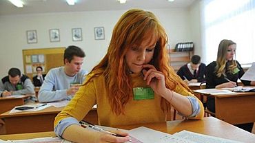 Барнаульскую школьницу оштрафуют за телефон на ЕГЭ