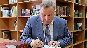 Бывший глава Алтая Александр Карлин может стать членом Совета Федерации