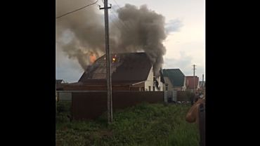 Молния ударила в крышу дома в пригороде Барнаула