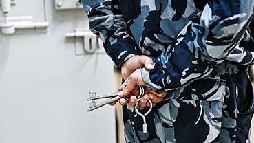 СК: сотрудник колонии в Рубцовске вымогал взятки у заключенных