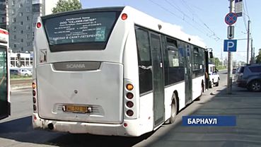 Свидетелей незаконного удержания пенсионерки в автобусе ищут в Барнауле