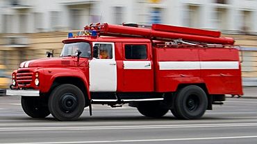 Пожар в многоквартирном доме в Рубцовске тушили 13 человек 