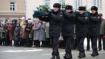 Память погибших при исполнении сотрудников МВД почтили в Барнауле