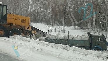 Груженый КамАЗ с прицепом слетел с трассы Барнаул — Заринск 