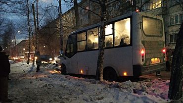 Пассажирский автобус врезался в столб в Бийске: пострадали четыре женщины