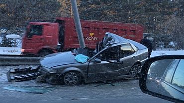 Жесткое ДТП в Новосибирске: Honda протаранила столб, водитель погиб