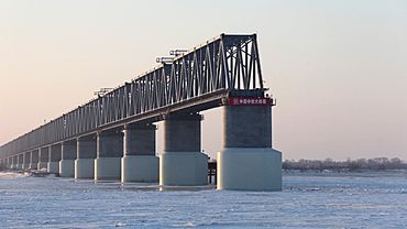 Россия достроила свои 300 метров моста в Китай