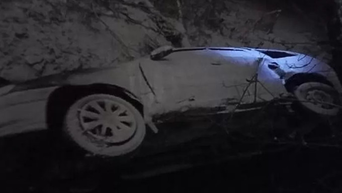 Иномарка слетела с моста прошедшей ночью в Барнауле